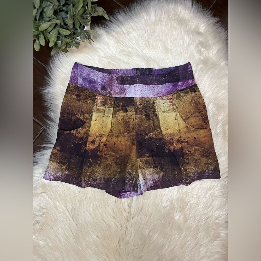 Lucy abstract running shorts sz medium